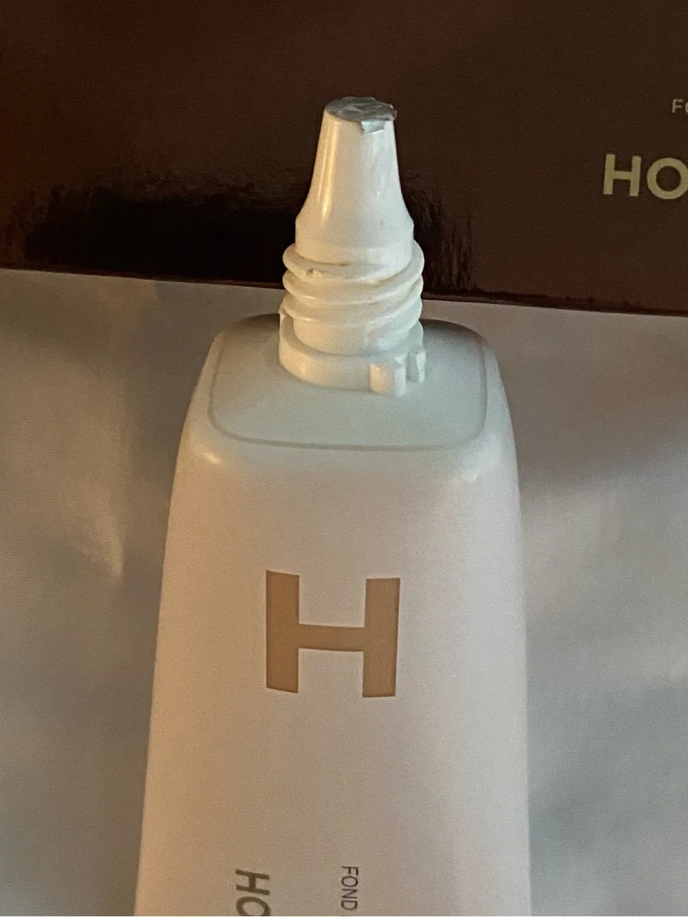 Hourglass Hydrating Skin Tint  Veil 3 - Very Light with Warm Undertones